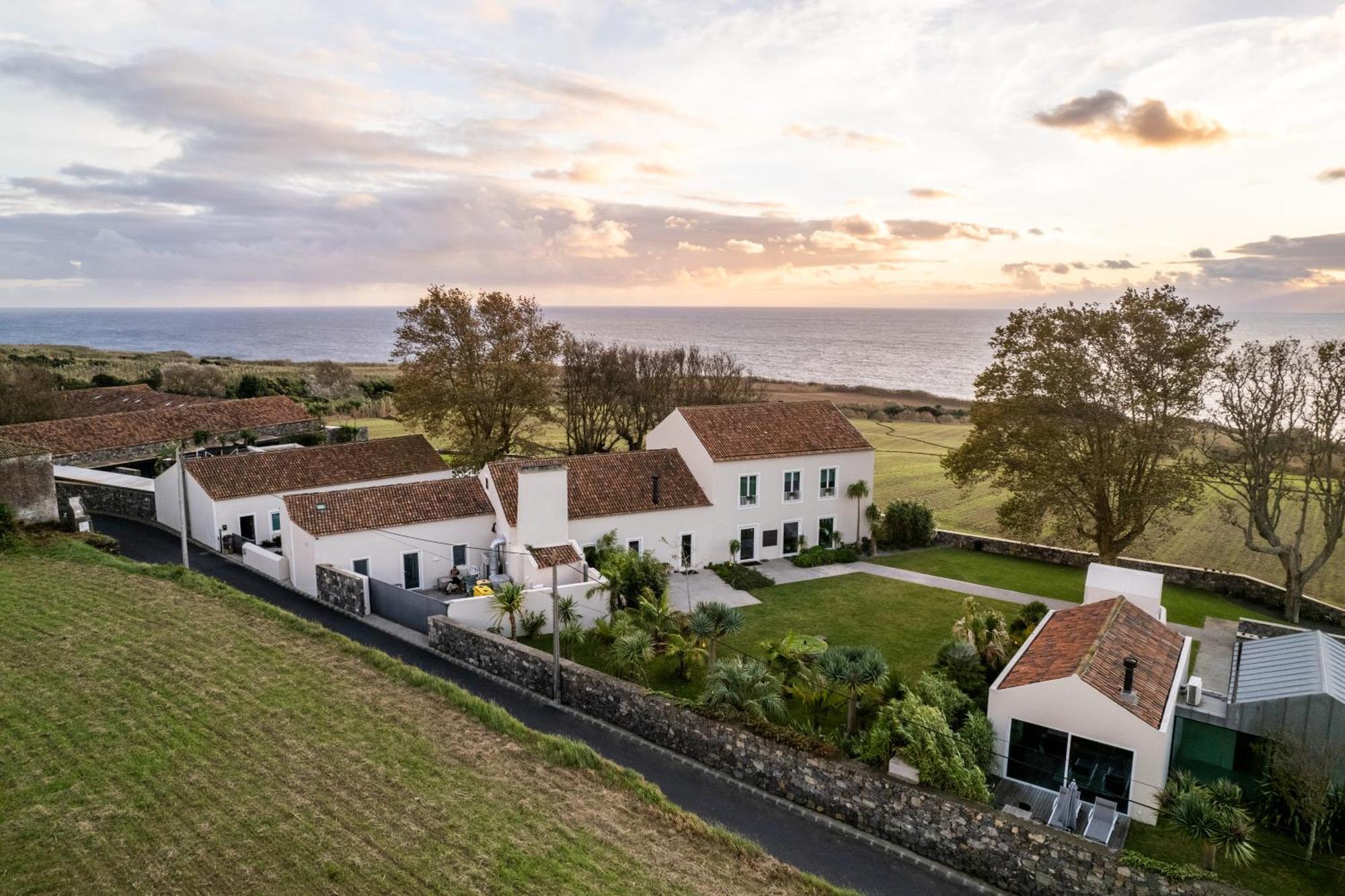 Sensi Azores Nature And Spa Ginetes Bagian luar foto The main house of the Quinta do Canavial, the residence of the Count of Canavial