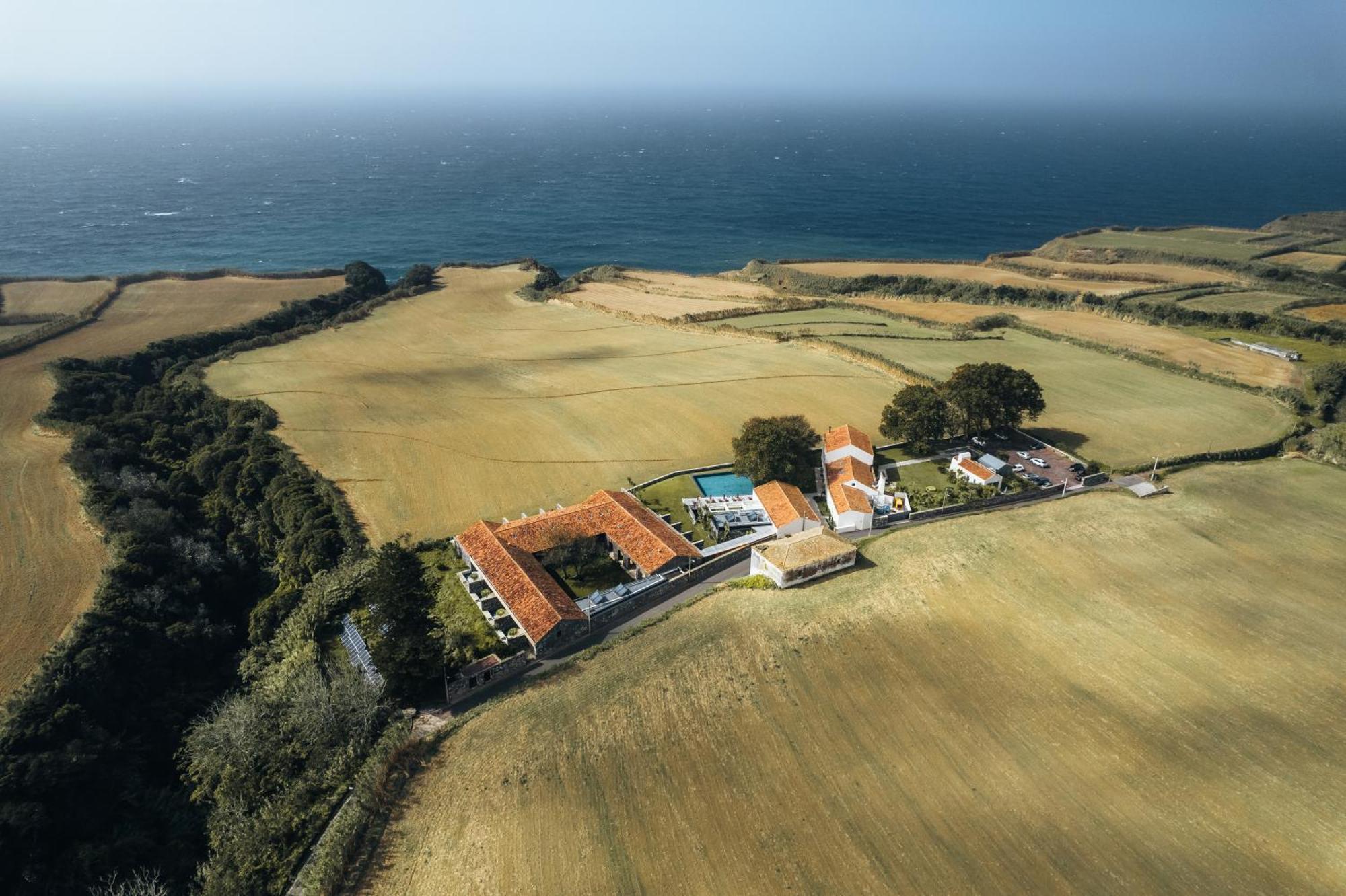 Sensi Azores Nature And Spa Ginetes Bagian luar foto Aerial view of the village